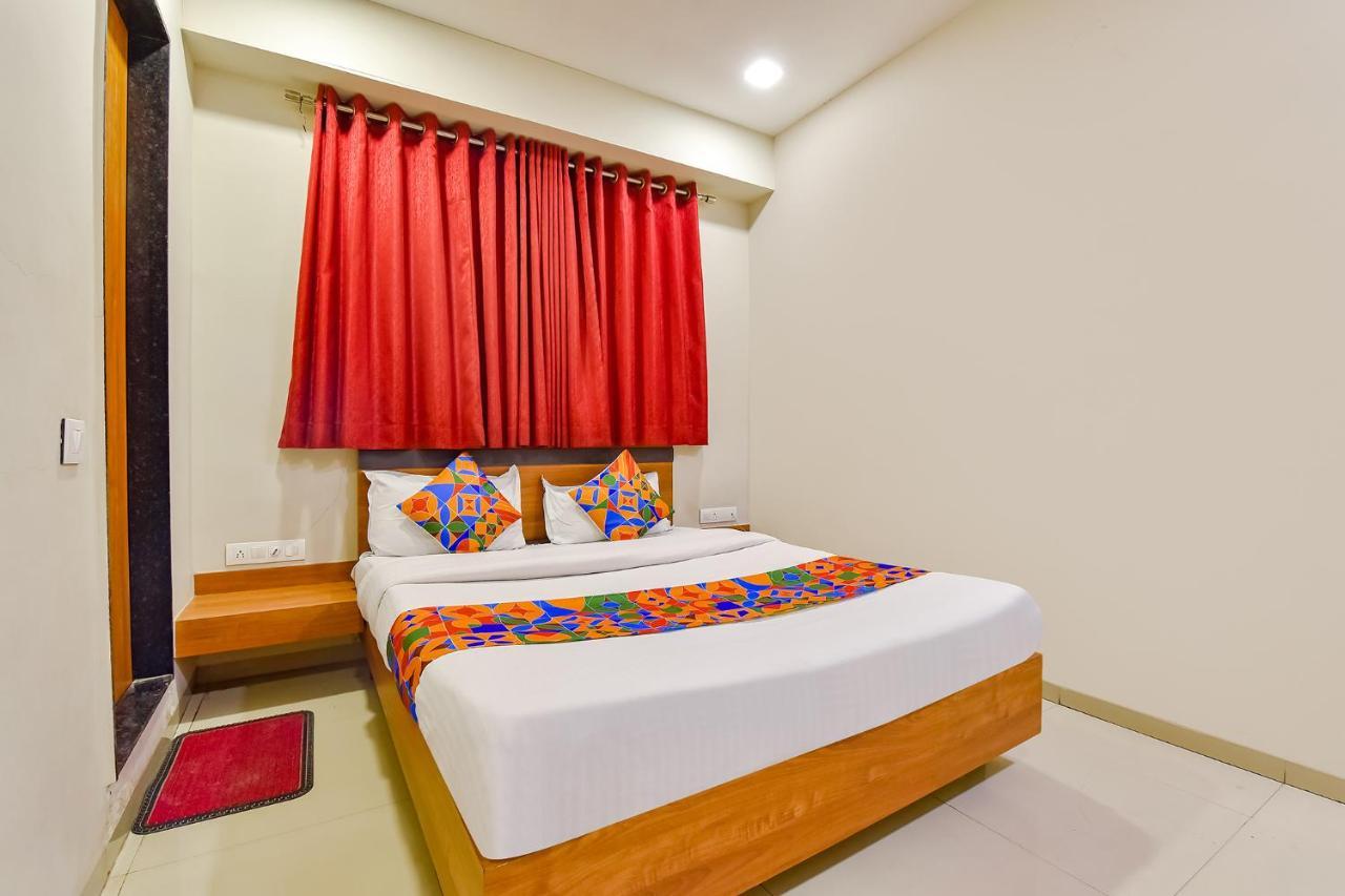 Fabhotel Happinex Surat Exterior foto